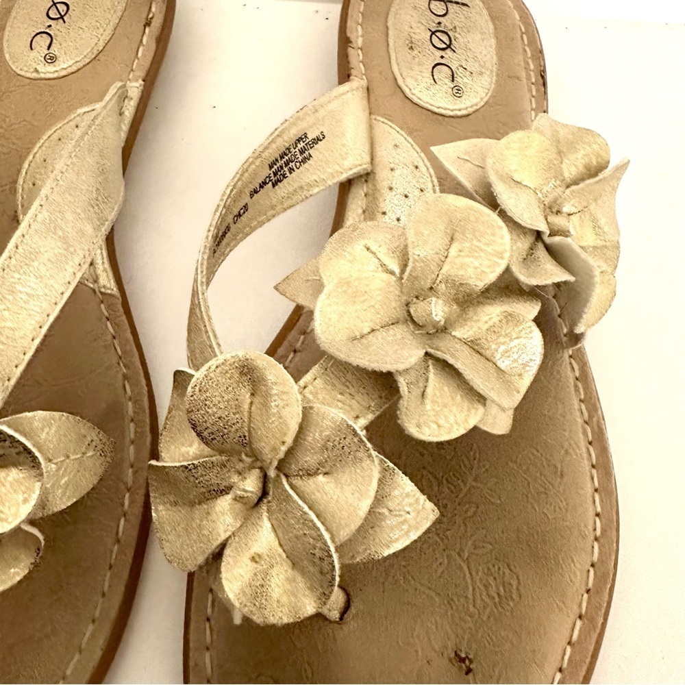 b.o.c. Gold Leather Floral Women's Sandals Size 9 - Picture 5 of 9
